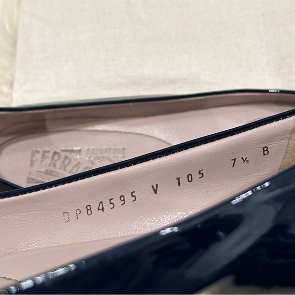 Authentic Salvatore Ferragamo size 7.5 Varina  Ballet Flats - Picture 4 of 8